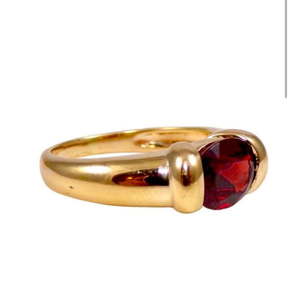 14k Yellow Gold Red Garnet Ring Size 7.5 - Picture 2 of 5